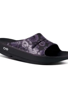 OOFOS OOlala Slide Sandal - Purple and black tropical floral slides